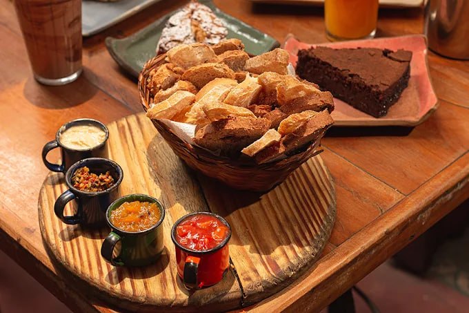 Taberna d’Omar — Tiradentes (tábua/pães)