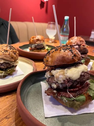 Taberna d’Omar — Tiradentes (hambúrgueres)